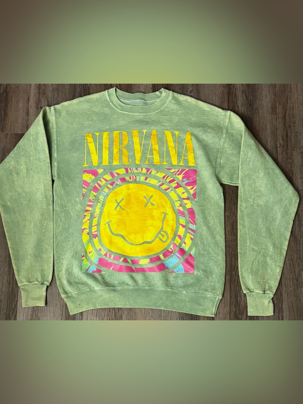 NIRVANA Olive Green Smiley Face Graphic Tee Womens Small Sweatshirt